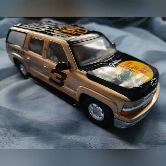 Dale Earnhardt Suburban diecast 1:24 - Picture 10 of 10